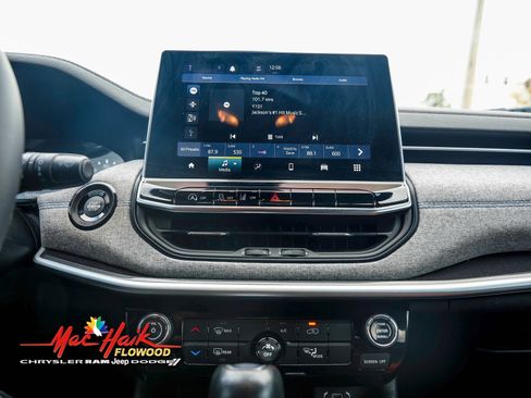 Used 2024 Jeep Compass Latitude image 13