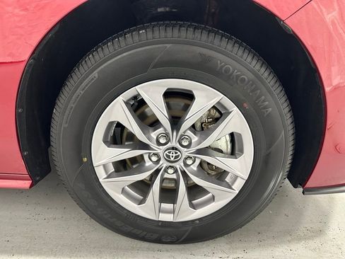 Used 2025 Toyota Sienna XLE image 67