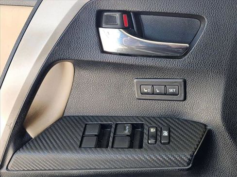 Used 2014 Toyota RAV4 Limited image 7