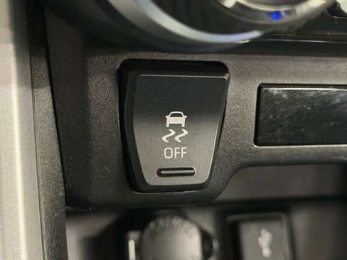 Used 2021 Toyota RAV4 LE AWD/4WD image 16