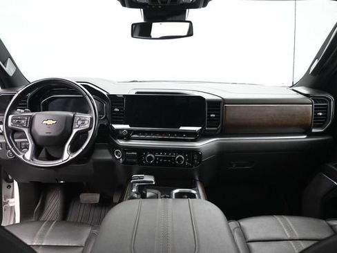 Used 2024 Chevrolet Silverado 1500 High Country w/ Z71 Off-Road Package AWD/4WD image 27