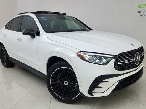 Used 2025 Mercedes-Benz GLC 300 4MATIC image 1