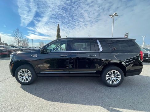New 2026 GMC Yukon XL Denali w/ Sun & Power Step Package AWD/4WD image 4