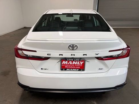Used 2025 Toyota Camry SE image 4