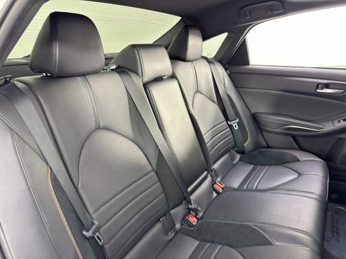 Used 2021 Toyota Avalon XSE image 37