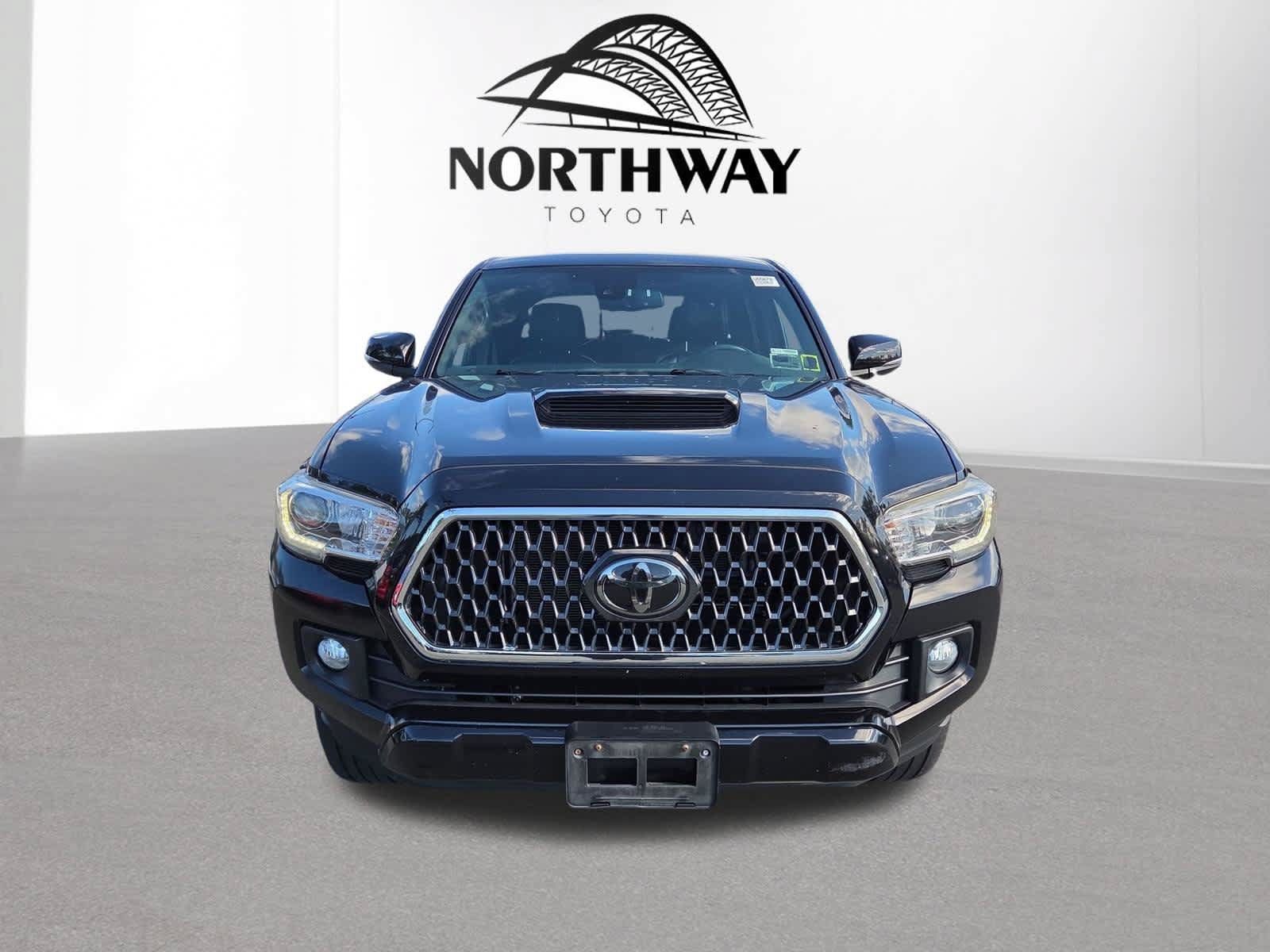 Used 2018 Toyota Tacoma TRD Sport AWD/4WD image 8