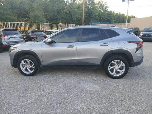 Used 2025 Chevrolet Trax LS w/ LS Convenience Package FWD image 8