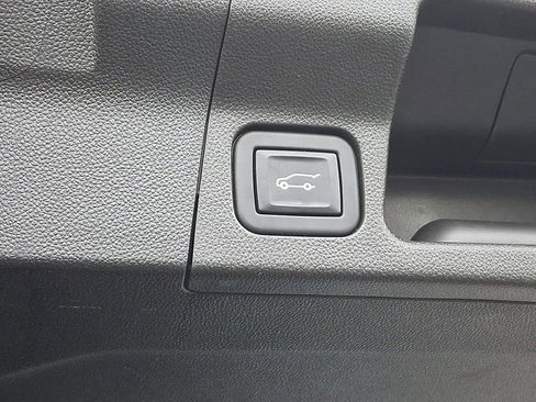 Used 2023 GMC Acadia SLE w/ Driver Convenience Package image 31