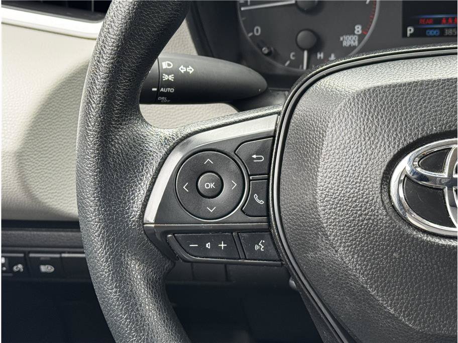 Used 2025 Toyota Corolla LE FWD image 21