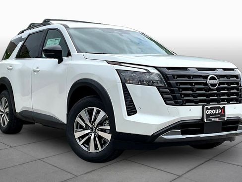 New 2026 Nissan Pathfinder SL FWD image 2
