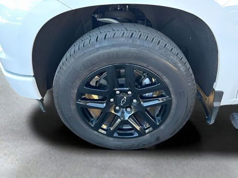 Used 2025 Chevrolet Silverado 1500 Custom image 15