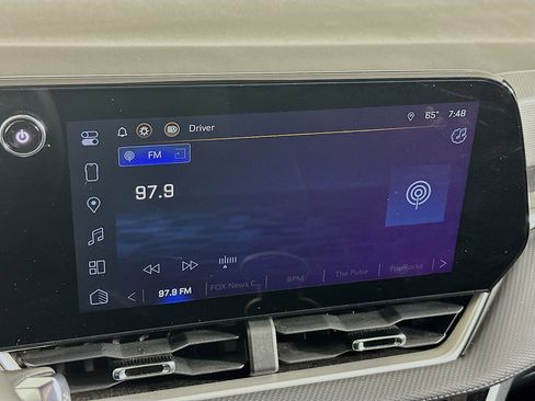 Used 2025 Chevrolet Equinox LT image 19