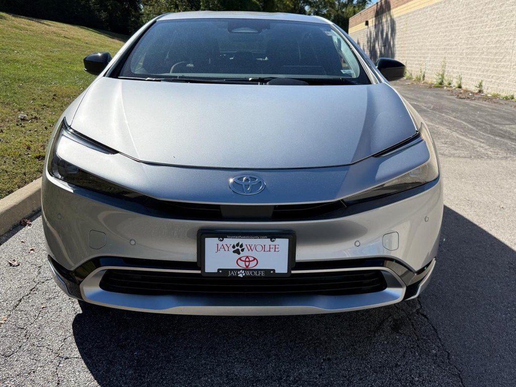 Used 2026 Toyota Prius Plug-In Hybrid FWD image 8