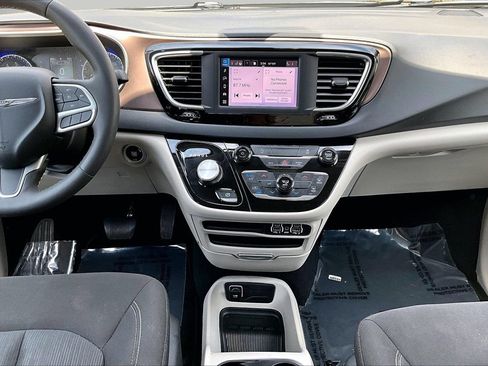 Certified 2023 Chrysler Voyager LX FWD image 12