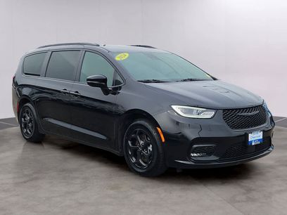 Used 2024 Chrysler Pacifica Premium