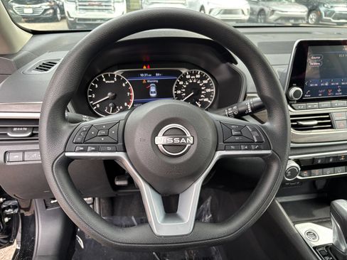 Used 2025 Nissan Altima 2.5 SV FWD image 28