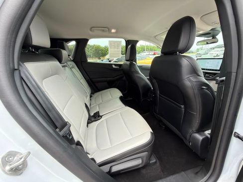 Used 2025 Ford Escape SE FWD image 10