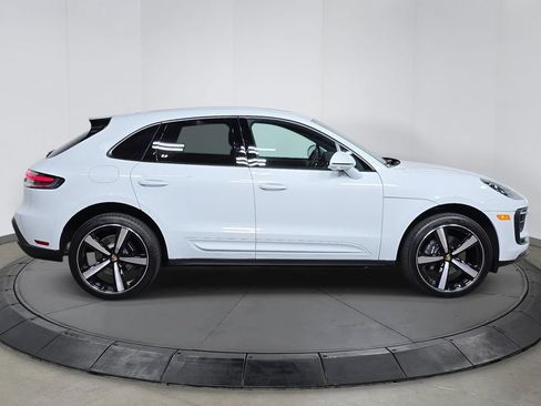 Certified 2025 Porsche Macan AWD/4WD image 8
