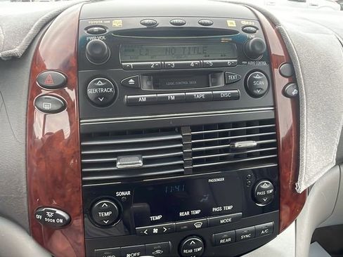 Used 2005 Toyota Sienna XLE Limited image 24