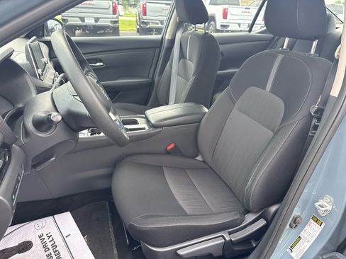 Used 2025 Nissan Sentra SV FWD image 10