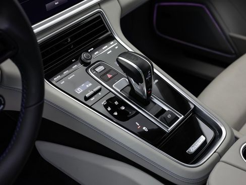 Used 2023 Porsche Panamera Turbo S image 19