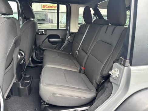 Used 2023 Jeep Wrangler Unlimited w/ Cold Weather Group AWD/4WD image 6