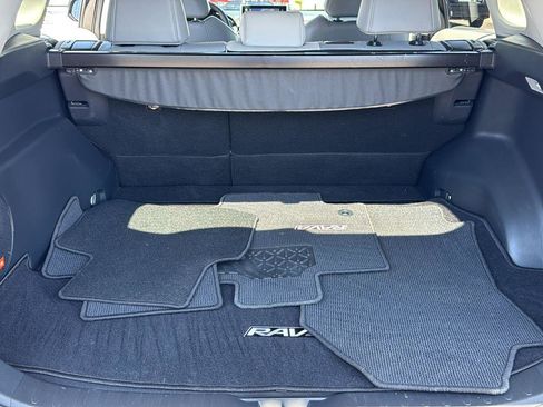 Used 2019 Toyota RAV4 Limited image 26