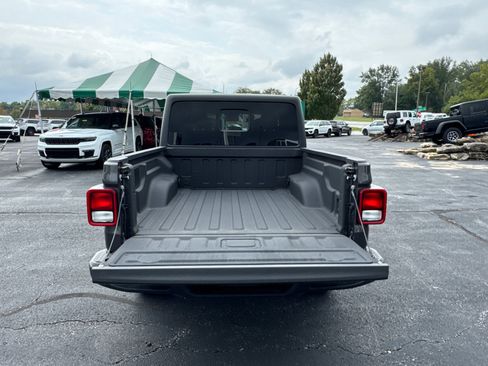 New 2025 Jeep Gladiator Sport image 18