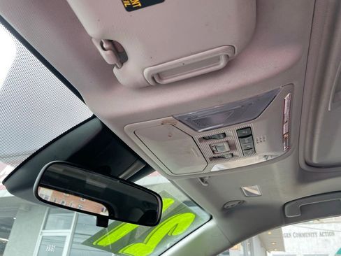 Used 2021 Toyota RAV4 XLE Premium image 24