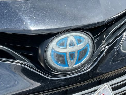 Used 2021 Toyota Camry LE FWD image 12