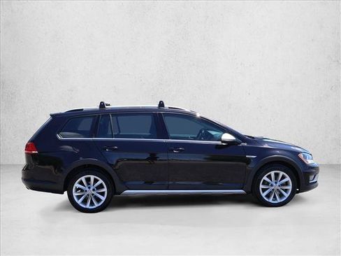 Used 2017 Volkswagen Golf Alltrack SE AWD/4WD image 4