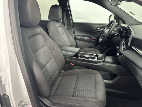 Used 2025 Chevrolet Equinox LT FWD image 4