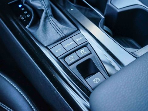 New 2026 Toyota Camry Hybrid FWD image 25