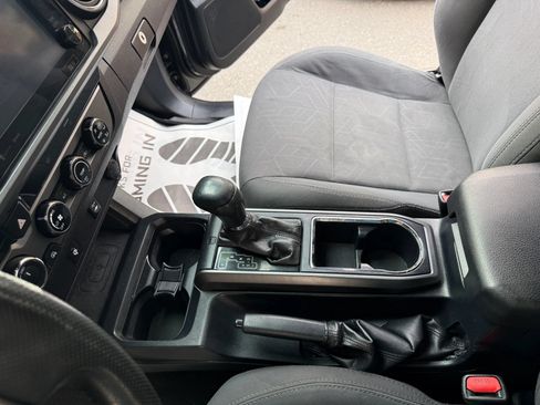 Used 2017 Toyota Tacoma TRD Off-Road w/ Tow Package AWD/4WD image 14