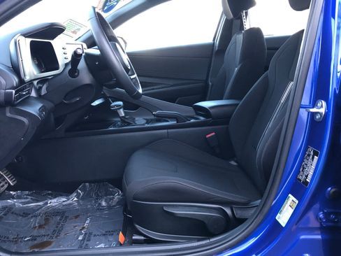 Certified 2025 Hyundai Elantra Sport image 21