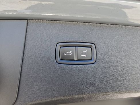 Certified 2025 Porsche Cayenne Coupe AWD/4WD image 28