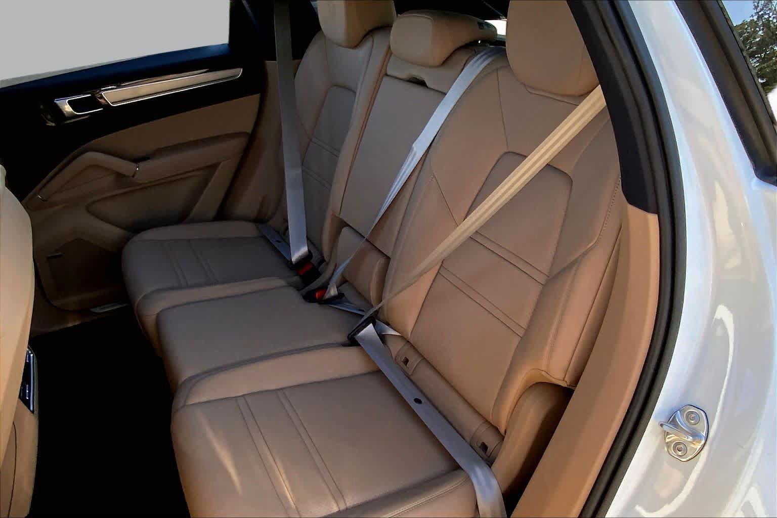 Used 2022 Porsche Cayenne Platinum Edition AWD/4WD image 21