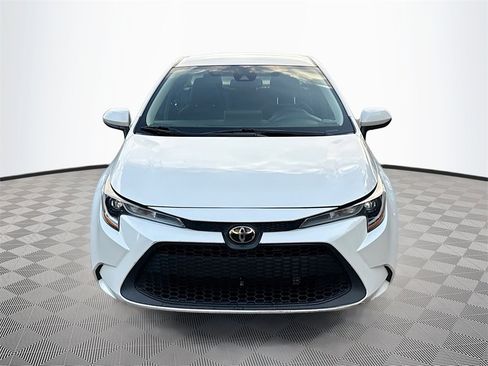 Used 2021 Toyota Corolla LE image 2