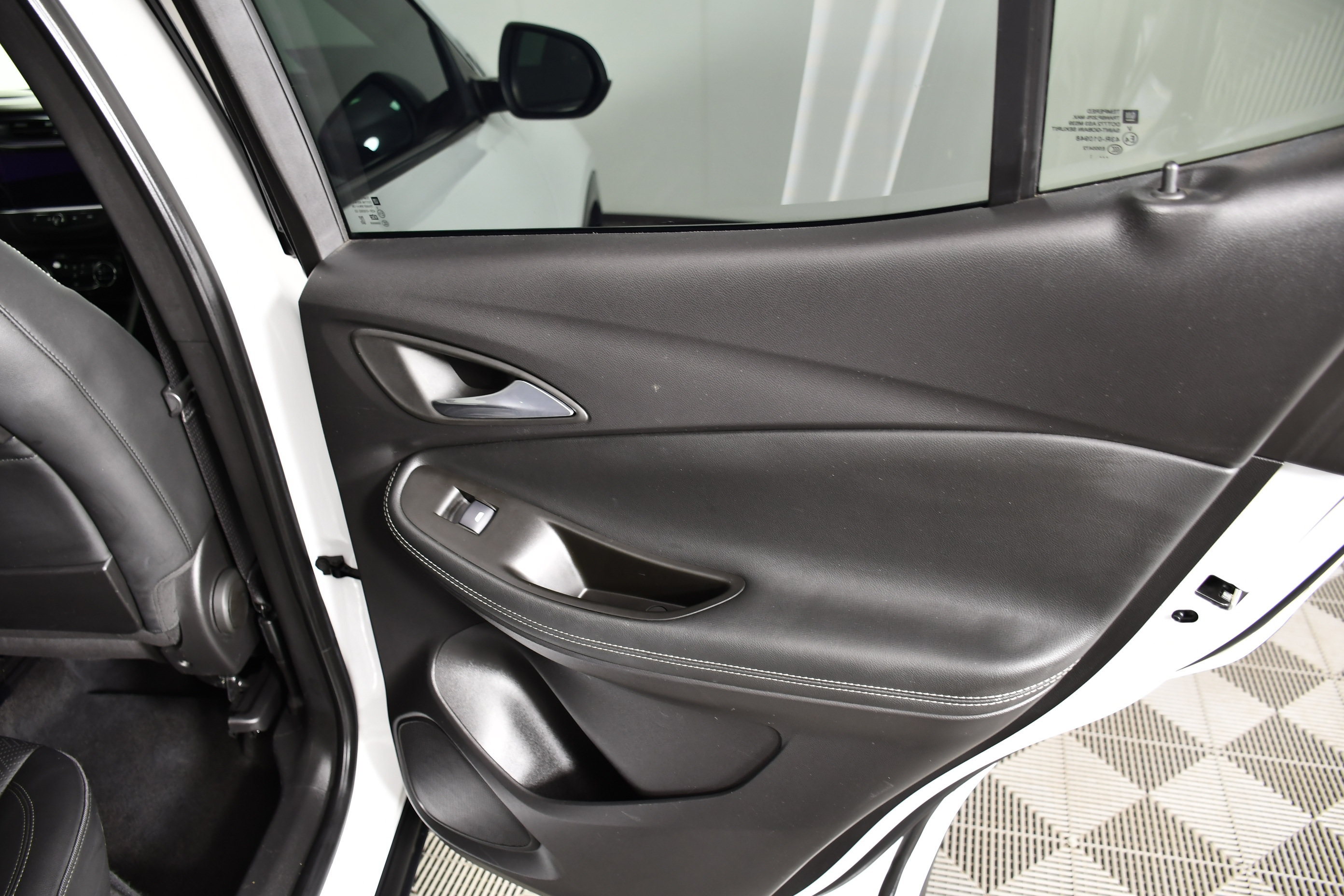 Used 2022 Buick Encore GX Essence w/ Advanced Technology Package FWD image 45