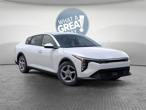 New 2025 Kia K4 LXS image 8
