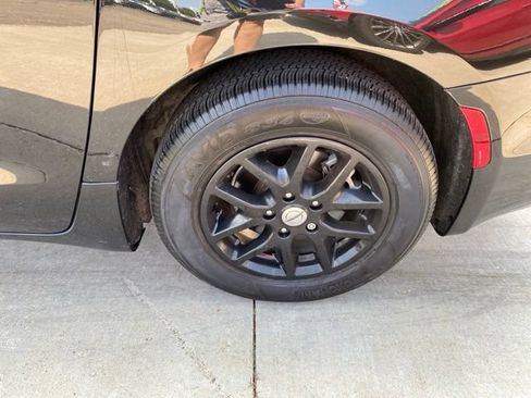 Used 2023 Chrysler Pacifica Touring-L FWD image 12