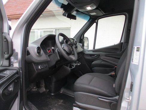 Used 2025 Mercedes-Benz Sprinter 2500 image 10