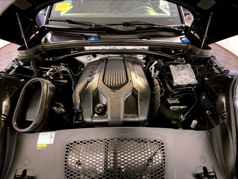 Certified 2023 Porsche Macan image 32