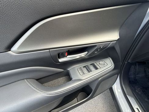 Used 2025 Toyota Grand Highlander AWD Hybrid image 13