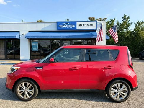 Used 2015 Kia Soul + FWD image 38
