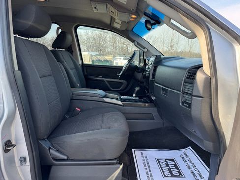 Used 2015 Nissan Titan SV image 18