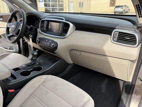 Used 2019 Kia Sorento LX image 27