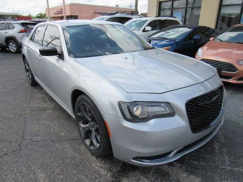 Used 2020 Chrysler 300 Touring w/ Sport Appearance Package image 3