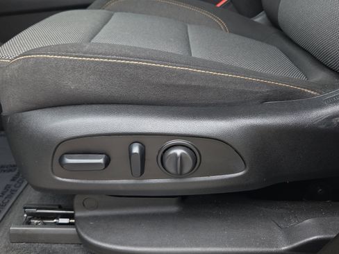 Certified 2021 Chevrolet Traverse LT image 24