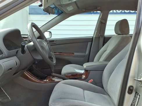 Used 2004 Toyota Camry LE image 8